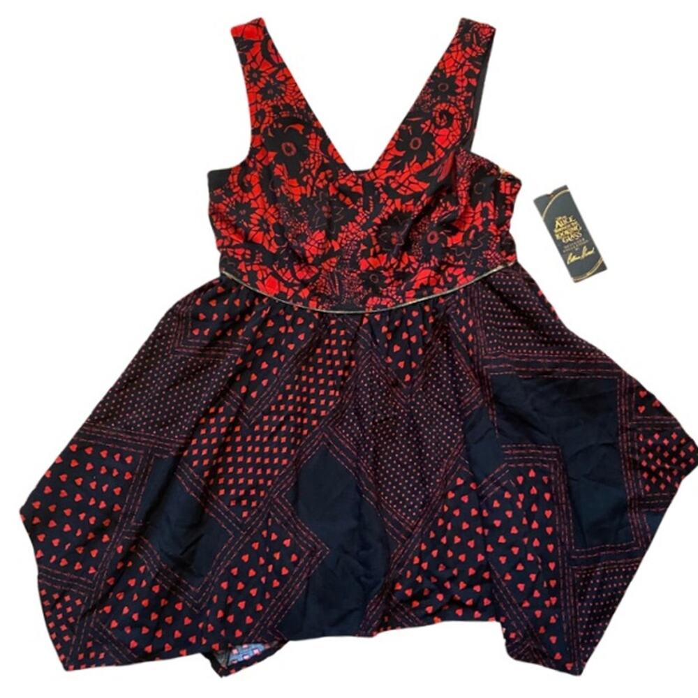 NWT Black & Red Queen of Hearts Alice in Wonderland Handkerchief Hem Top (M)